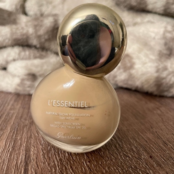 GUERLAIN Other - Guerlain L'Essentiel Natural Foundation DISCONTINUED